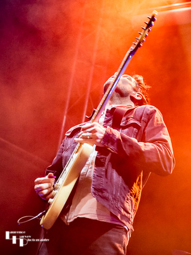 Aynsley Lister on vocals & guitar