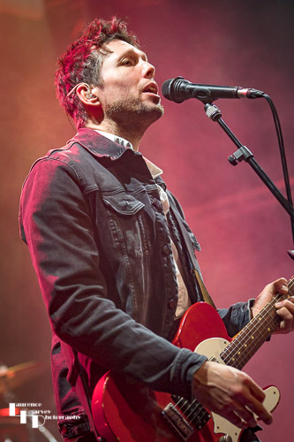 Aynsley Lister on vocals & guitar