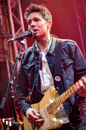 Aynsley Lister on vocals & guitar