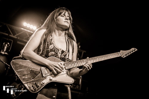 Arielle on vocals & guitar