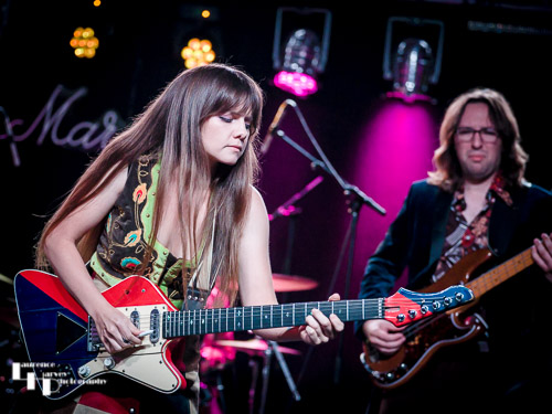 Arielle on vocals & guitar