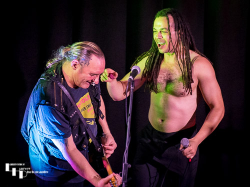 Ranking Jnr on vocals & Neil Etheridge on guitar