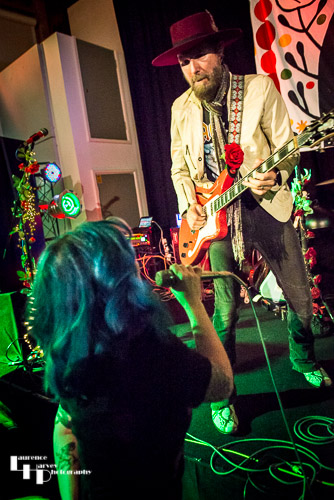 Greta Valenti on vocals & Robin Davey on guitar