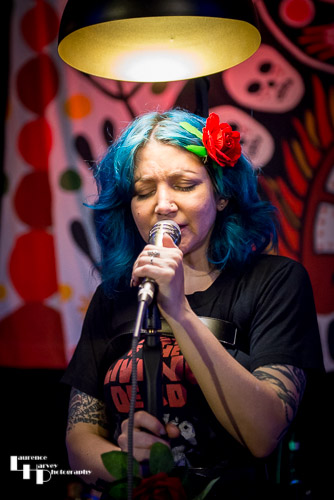 Greta Valenti on vocals