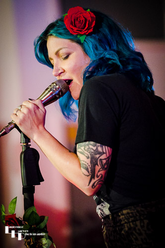 Greta Valenti on vocals