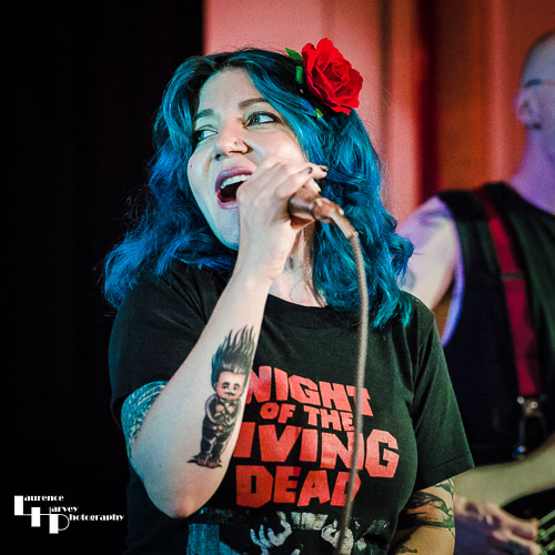 Greta Valenti on vocals