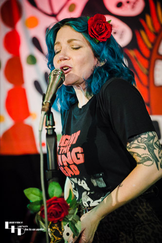 Greta Valenti on vocals