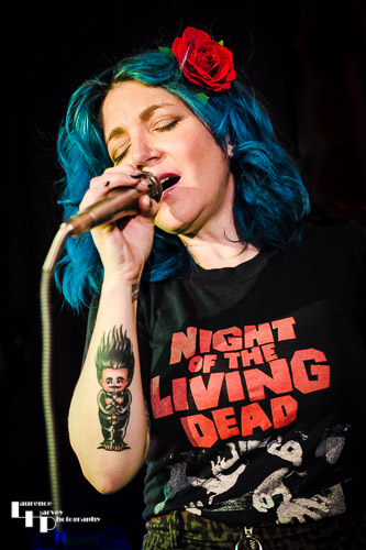 Greta Valenti on vocals