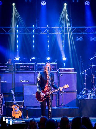 Blue Nation: Neil Murdoch on vocals & guitar