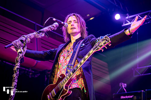 Blue Nation: Neil Murdoch on vocals & guitar