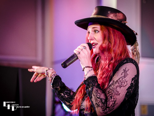 Lindsey Bonnick on vocals