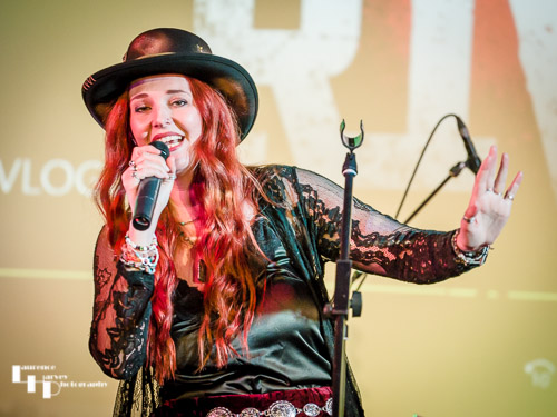 Lindsey Bonnick on vocals