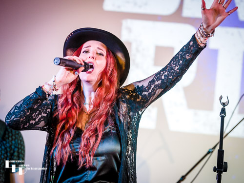 Lindsey Bonnick on vocals