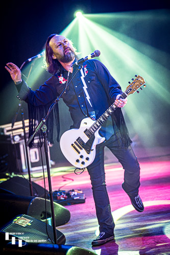 Black Spiders: Pete 'Spider' Spiby on vocals & guitar