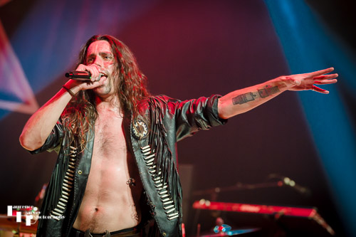 Angelo Tristan on vocals