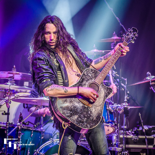 Angelo Tristan on vocals & guitar