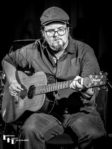 Mark ‘Boweevil’ Howes on guitar