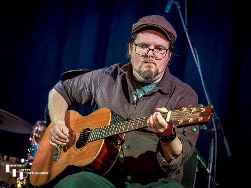 Mark ‘Boweevil’ Howes on guitar