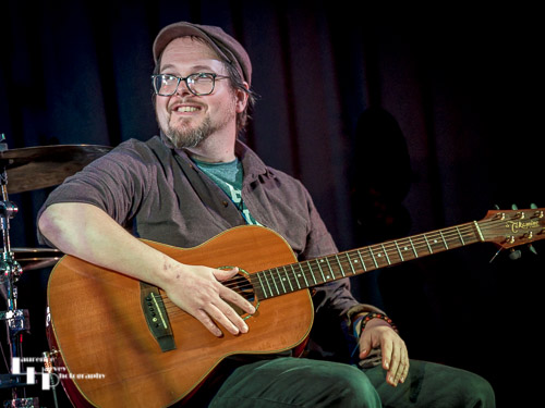 Mark ‘Boweevil’ Howes on guitar