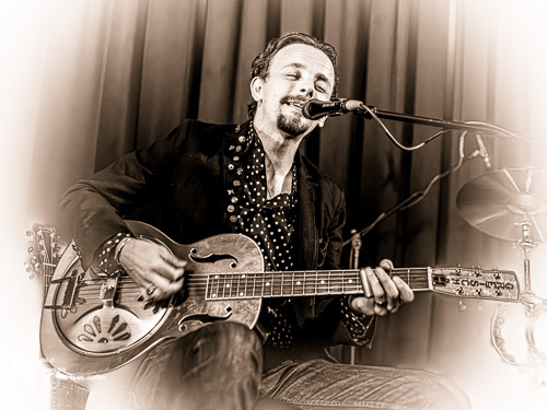 Joel Fisk on vocals & guitar