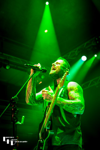 Kris Barras on guitar & vocals