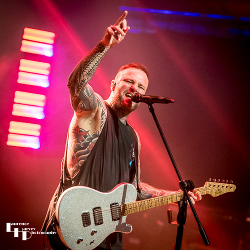 Kris Barras on guitar & vocals