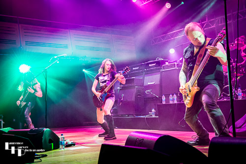 Loz Campbell & her band on stage at The Apex