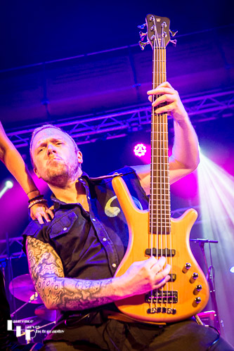 Loz Campbell Band: bassist