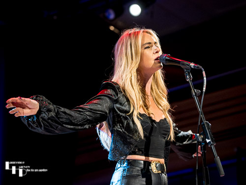 Laura Evans on vocals