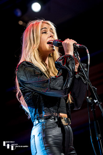 Laura Evans on vocals