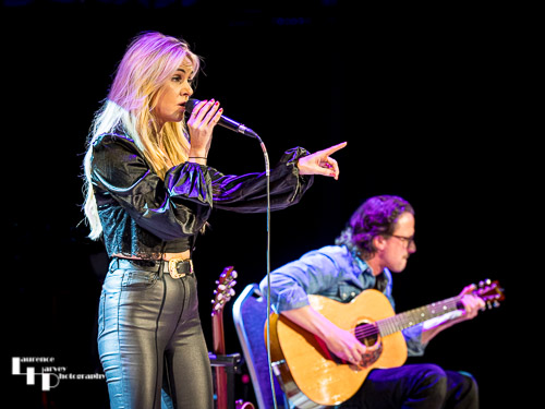 Laura Evans on vocals