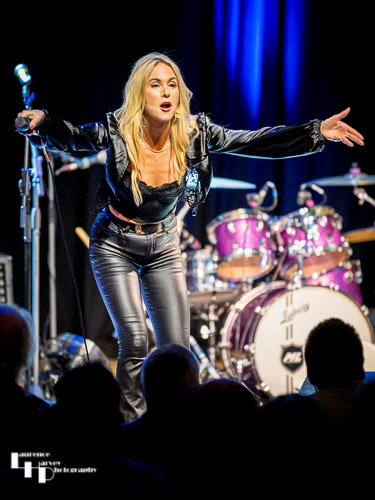 Laura Evans on vocals