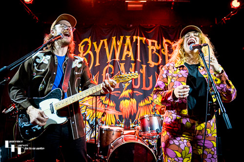 Lauren Housley & Thomas Dibb on vocals & guitar