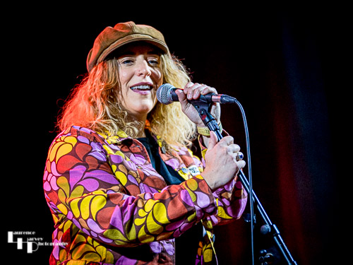 Lauren Housley on vocals & guitar