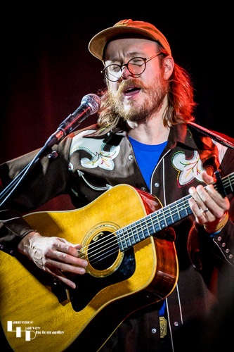 Thomas Dibb on vocals & guitar