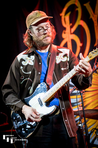 Thomas Dibb on vocals & guitar