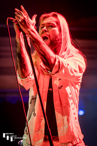 Leon Hunter on vocals