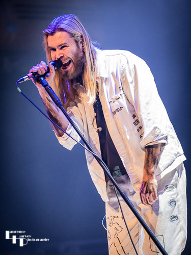 Leon Hunter on vocals