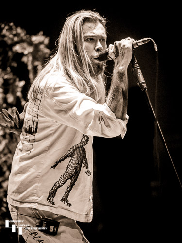 Leon Hunter on vocals