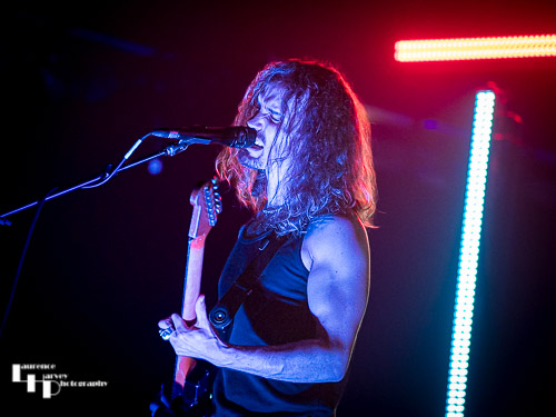 Oli Brown & The Dead Collective: Oli Brown on vocals & guitar