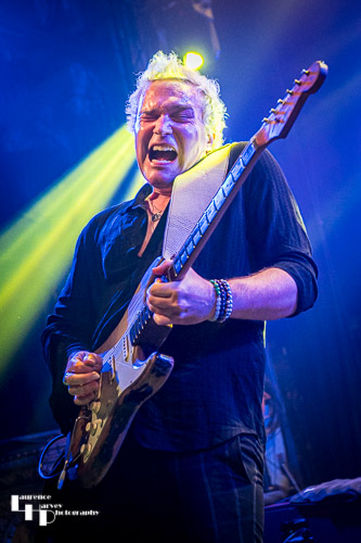 Philip Sayce on vocals & guitar