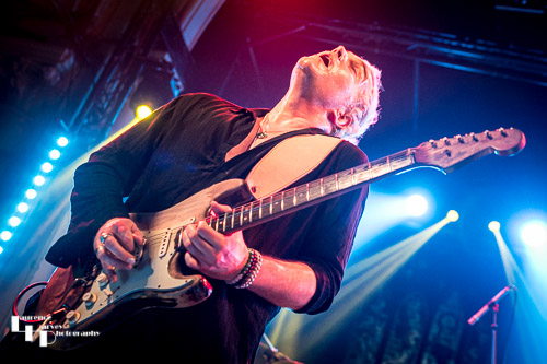 Philip Sayce on vocals & guitar