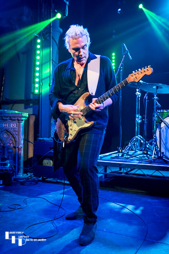 Philip Sayce on vocals & guitar