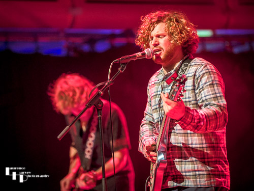 Leo Robarts on lead vocals & guitar