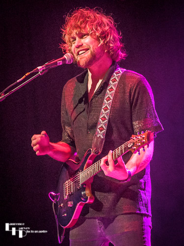 Piers Mortimer on guitar & vocals