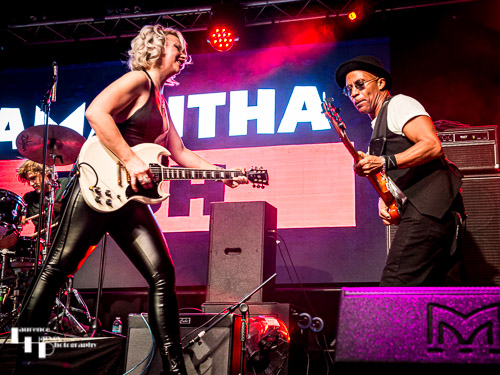 Samantha Fish on vocals & guitar, Ron Johnson on bass