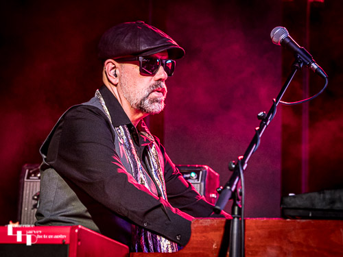 Mickey Finn on keys