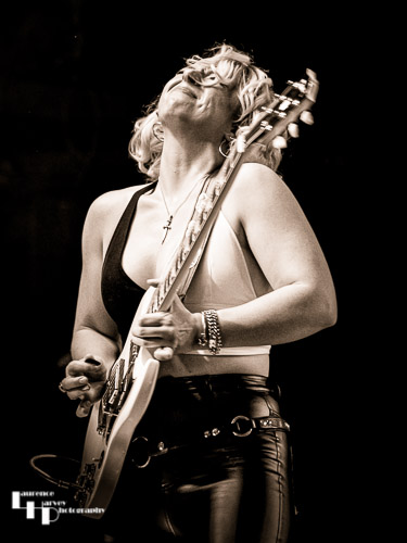 Samantha Fish on vocals & guitar