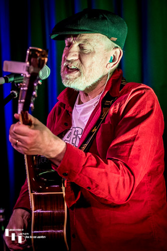 Andy Heasman on guitar & vocals