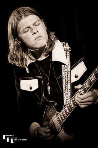 Toby Lee on vocals & lead guitar